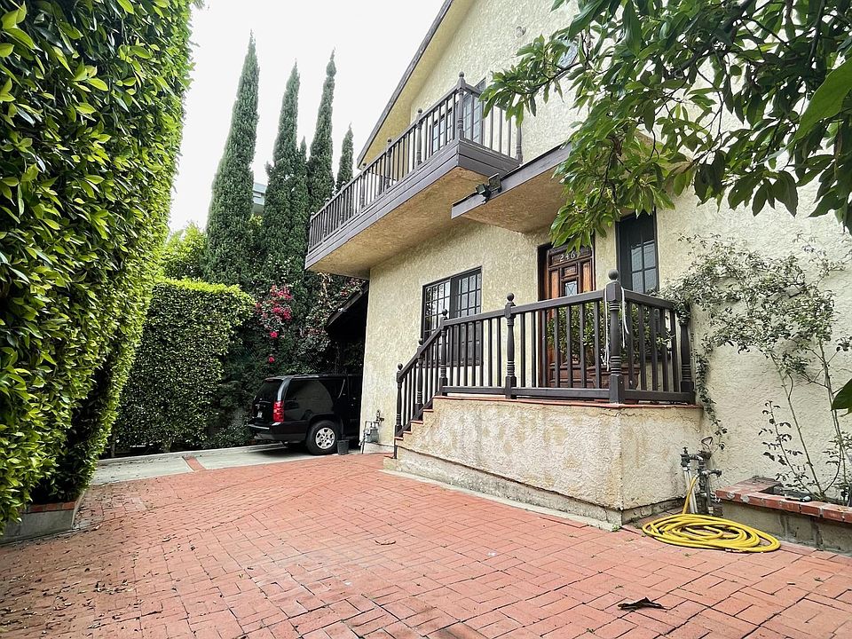 1st image of 2465 N Beachwood Dr