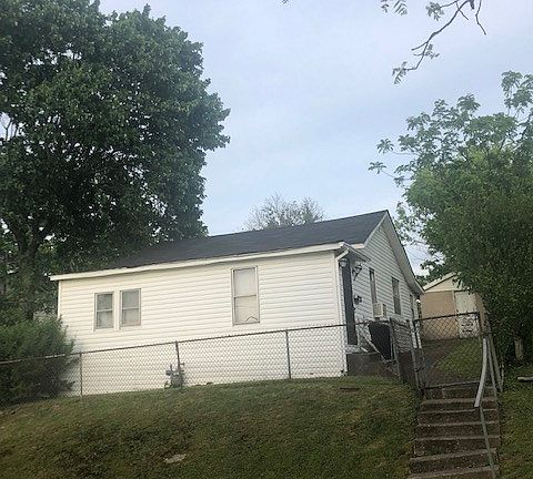 2nd image of 624 Myers Ave