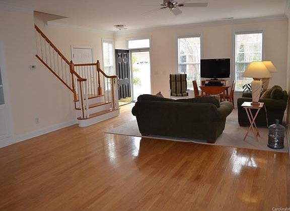 3rd image of 9166 Bonnie Briar Cres
