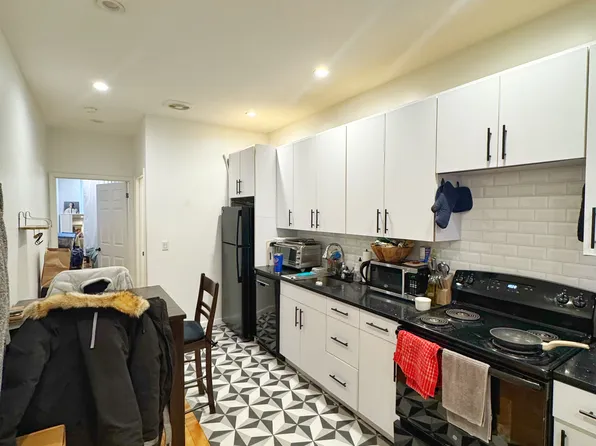 741 Washington Avenue image 1 of 17