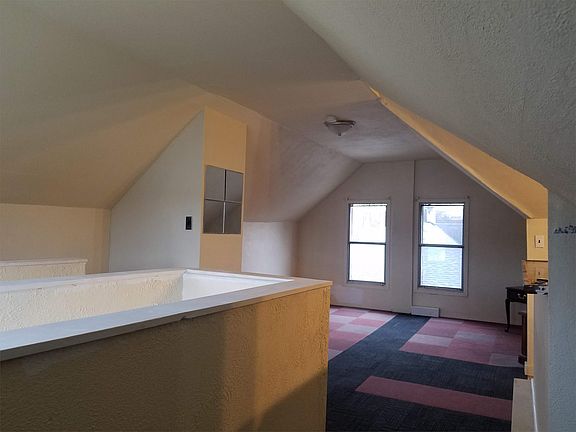 2nd image of 59 Albert St #2