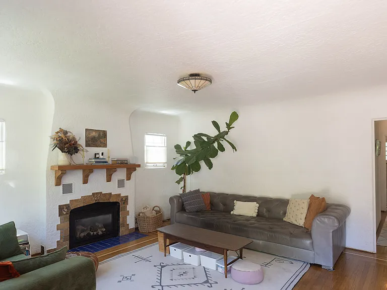 1278 Phillips Ln — Photo 14