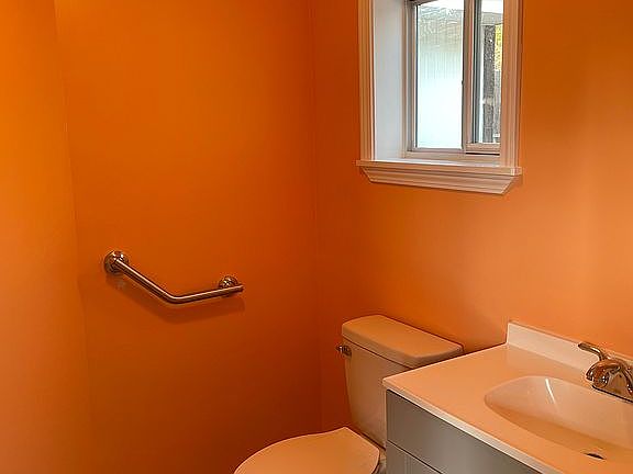 Pool Cabana 1/2 Bathroom 