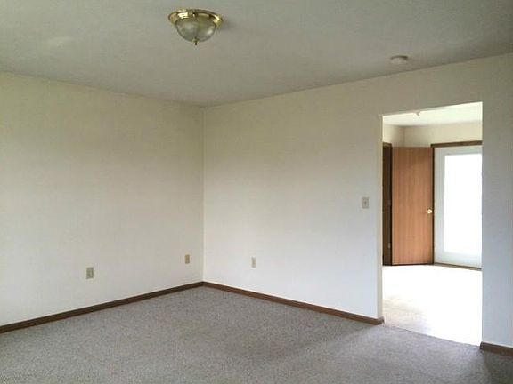 4th image of 104 9th St