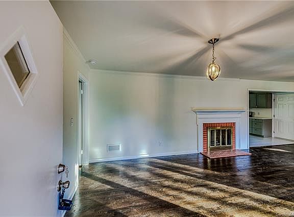 2nd image of 1863 Westbrook Cir