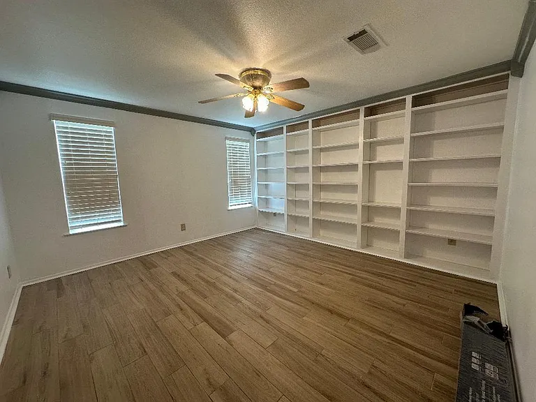 532 Oak Grove Ln — Photo 6