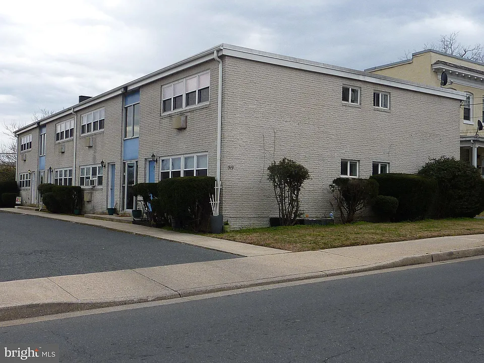 319 Camden Ave #F