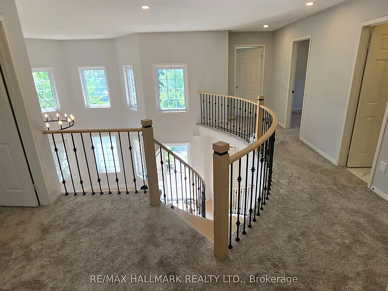 39 Pogson Dr — Photo 23