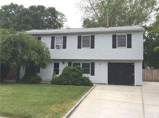 9 Stuyvesant Ct, Port Jefferson Station, NY 11776