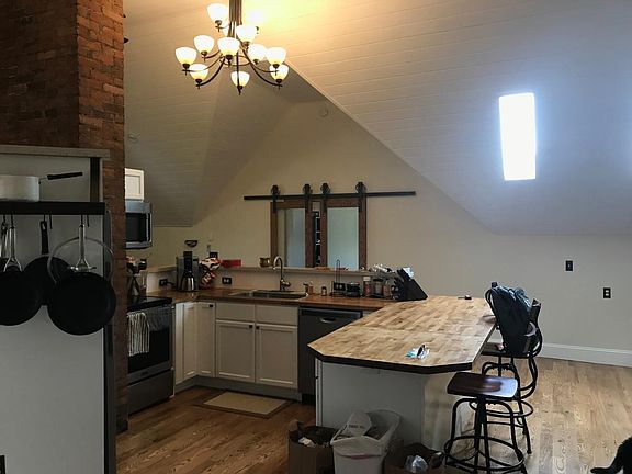 2nd image of 209 E Broadway St APT 9