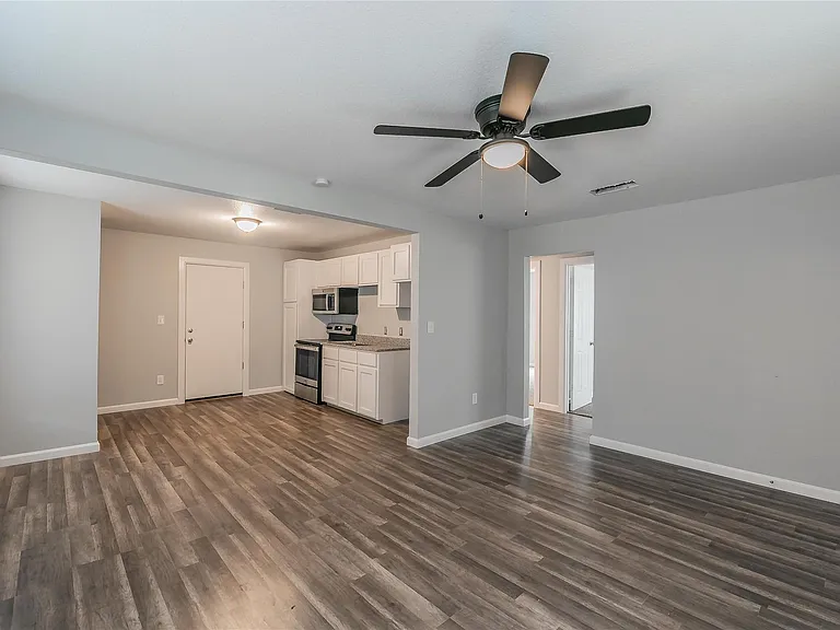 1809 Daniel St — Photo 2