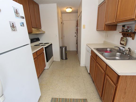 3rd image of 3288 Hanover Dr