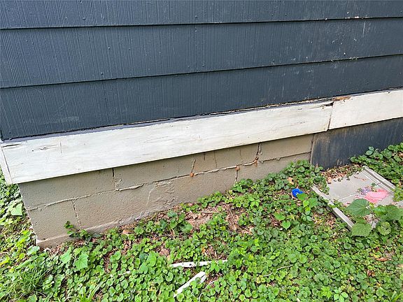 4th image of 10114 Mayfair Dr
