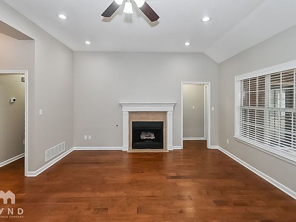 4th image of 1113 Deer Creek Dr
