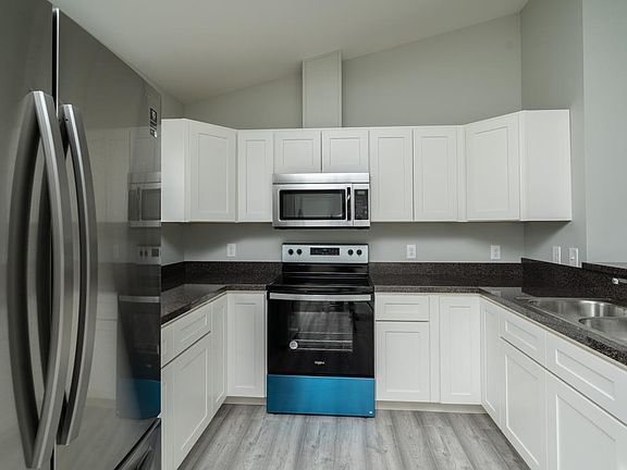 3rd image of 2439 Brentwood Dr