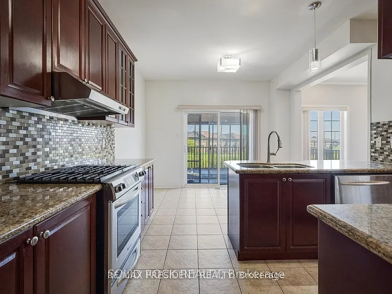 15 Roundstone Dr — Photo 11
