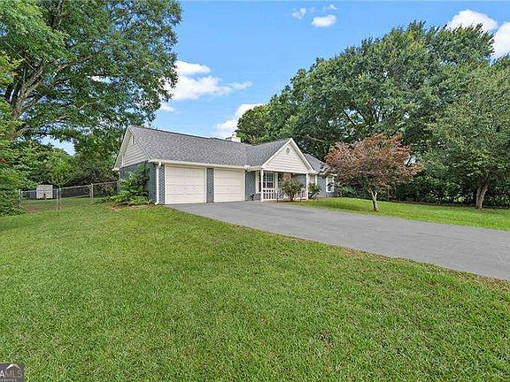 5th image of 24 Green Acre Ln