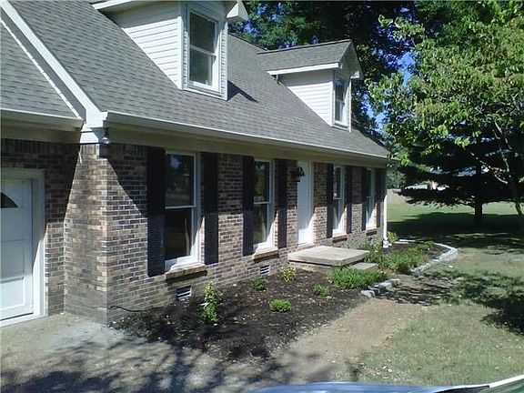 2nd image of 804 Countrywood Dr