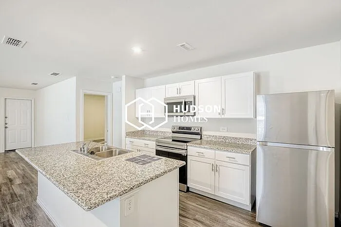 467 Bobbie St — Photo 5