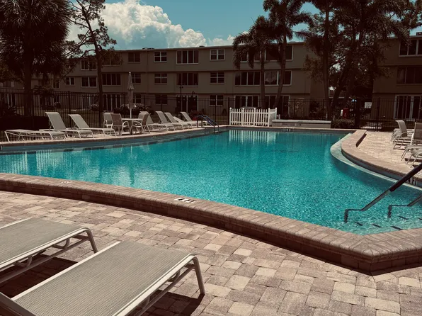 4885 1st St NE, Saint Petersburg, FL