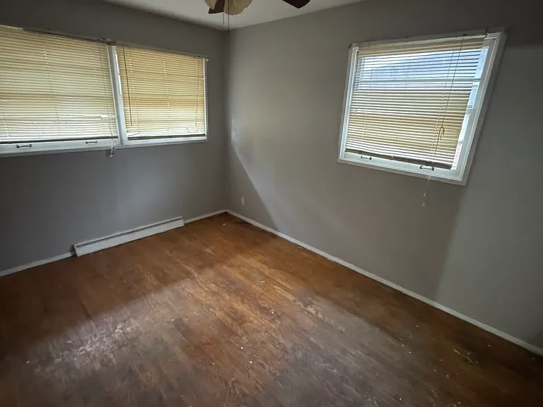 9619 Newton Dr — Photo 2