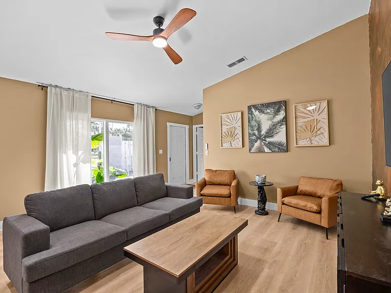 1368 Periwinkle Pl — Photo 3