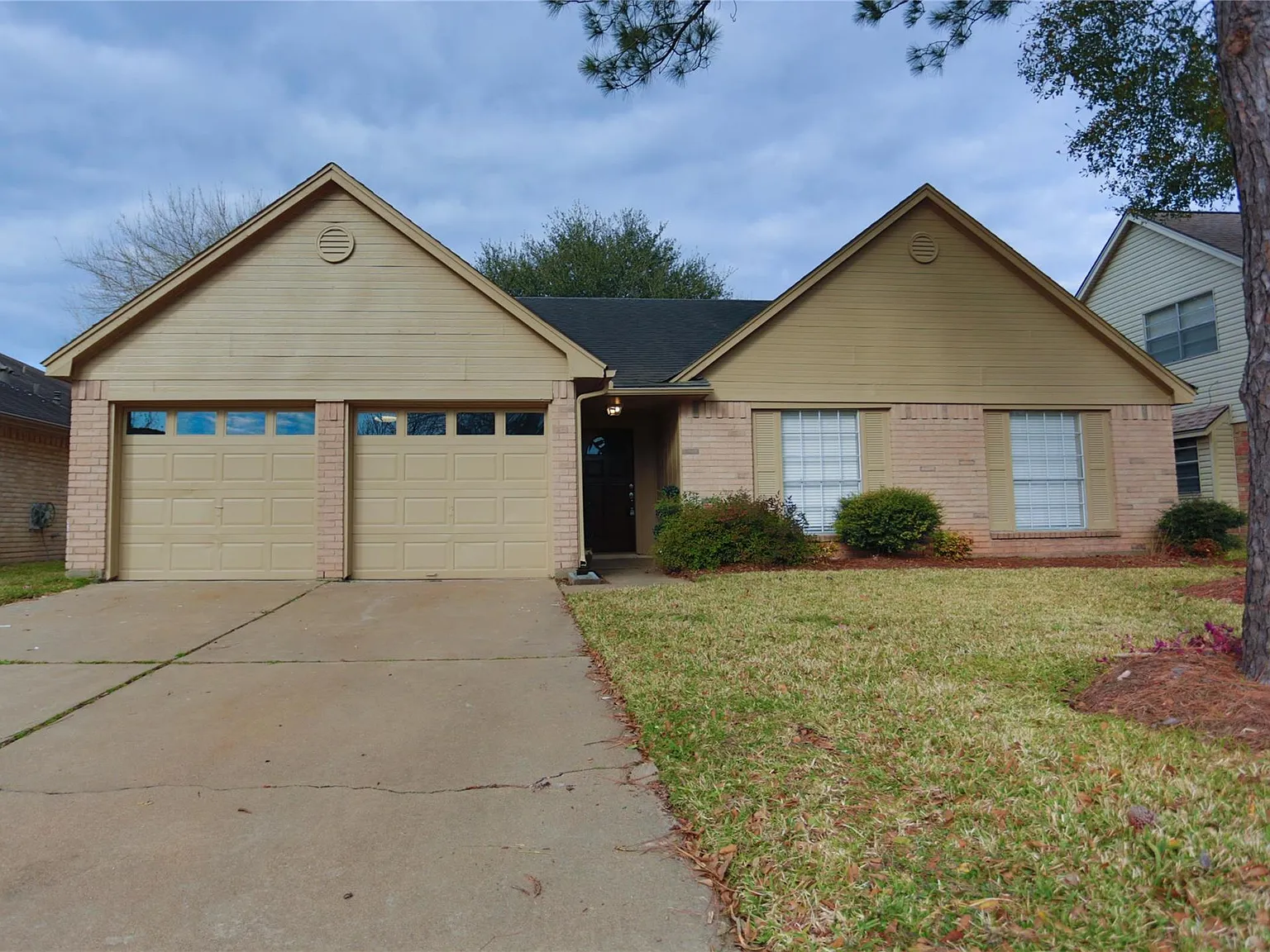 3 bed, 2.0 bath, $2,000 — Photo 2