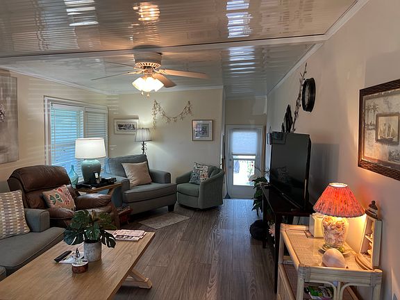 5th image of 670 N Green Cir