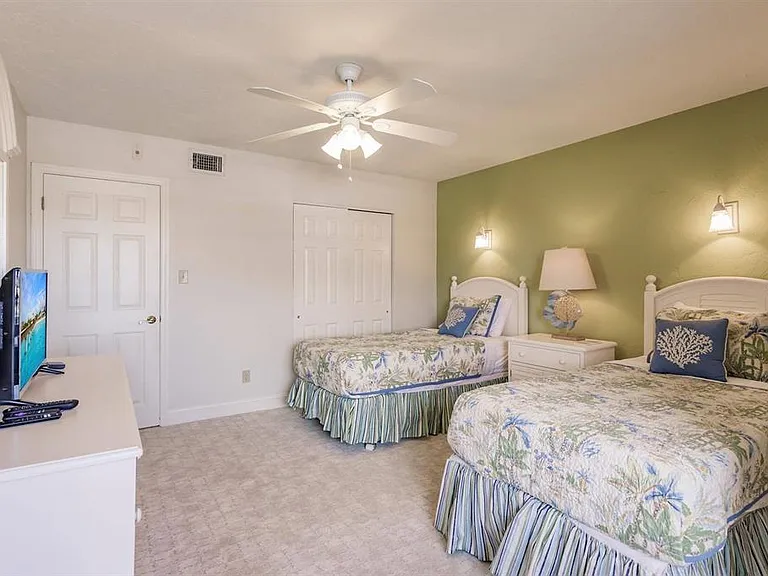 1125 W Peppertree Dr #605 — Photo 22