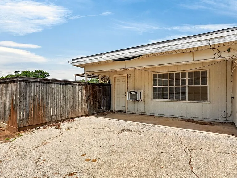 2615 Haynes Dr #B — Photo 35