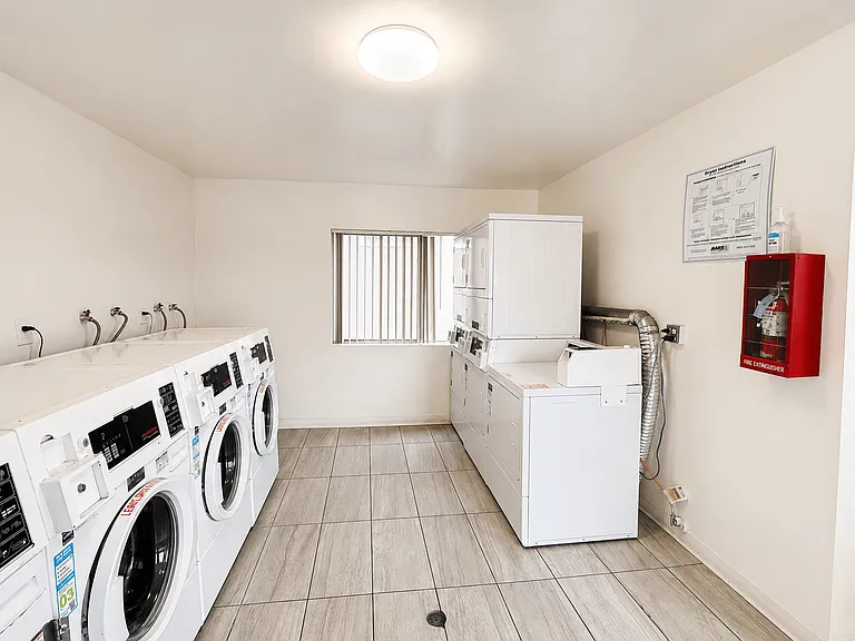 Portofino Apartments — Photo 25