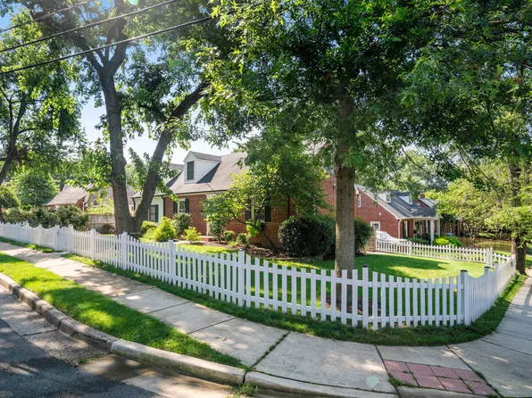 740 Upland Pl, Alexandria, VA 22314