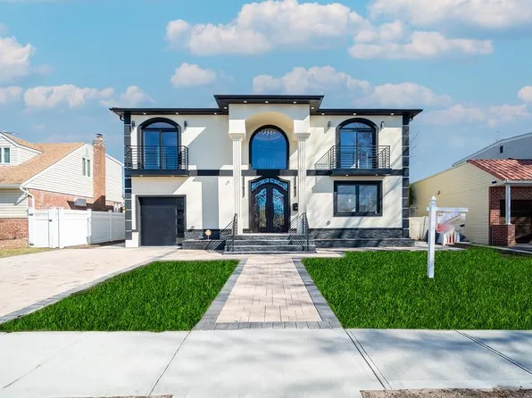 1022 Lorraine Drive, Franklin Square, NY 11010