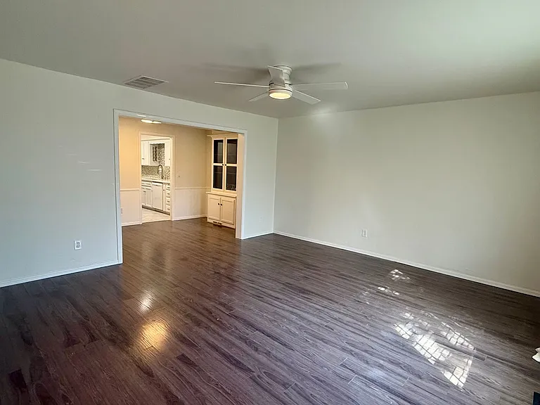 3007 W Wilshire Blvd — Photo 2