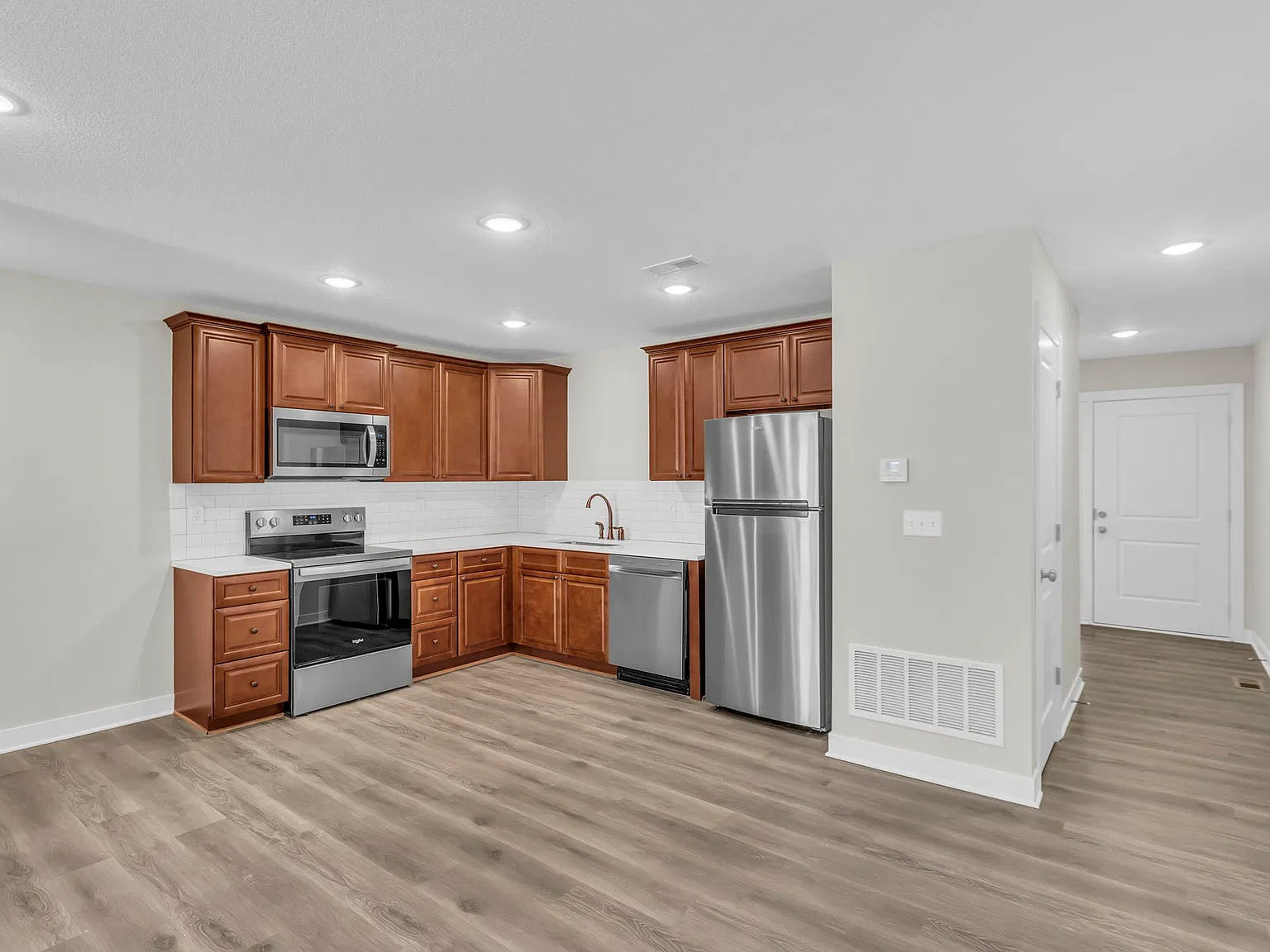 3 bed, 3.5 bath, 1750 sqft, $1,900 — Photo 3