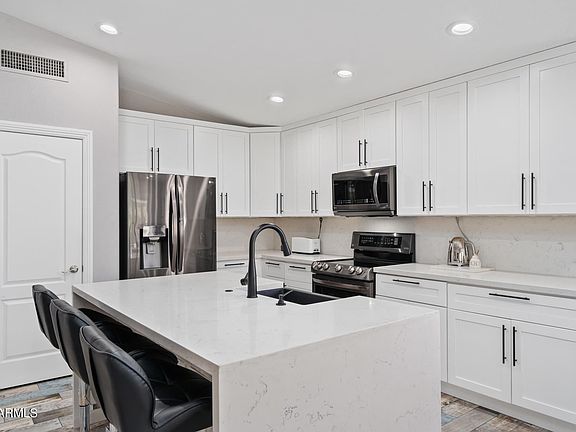 3rd image of 3605 E Rockwood Dr