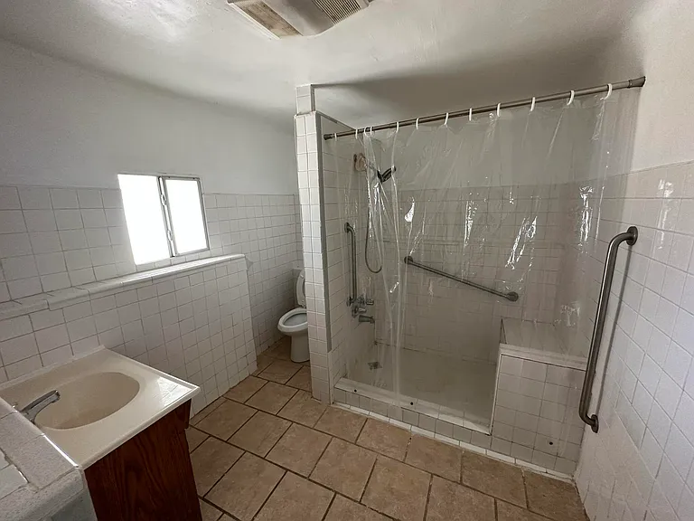 902 Orange St — Photo 15