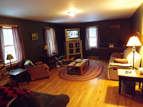 4th image of 100 Barkley Ln