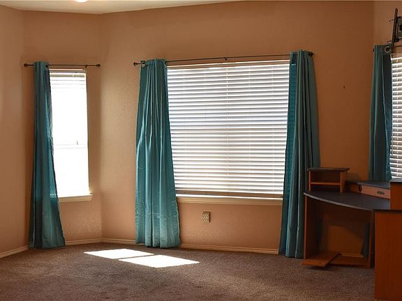 4th image of 329 Rock Hill Dr