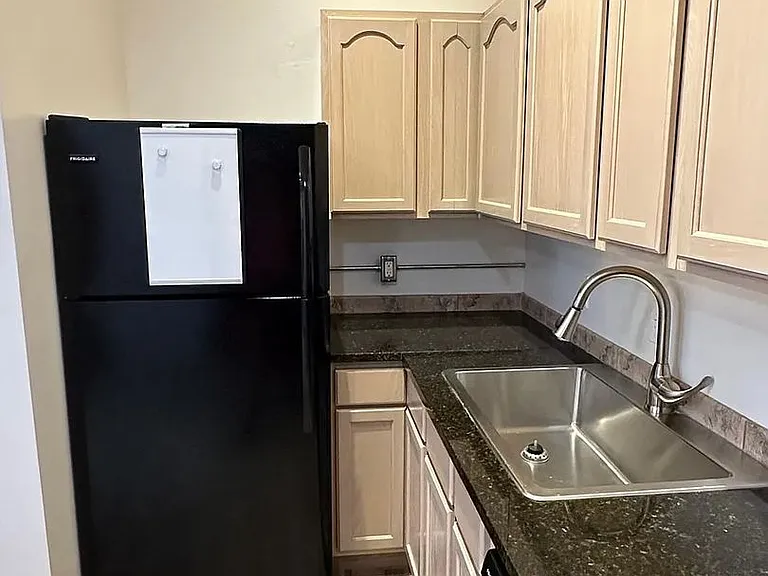 107 N Main St — Photo 20