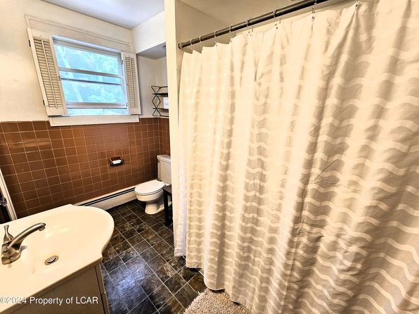 91 W Mount Airy Rd, Shavertown, PA 18708