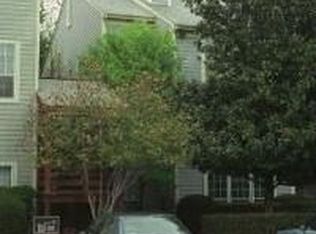 10010 Oakton Terrace Rd #10010, Oakton, VA 22124