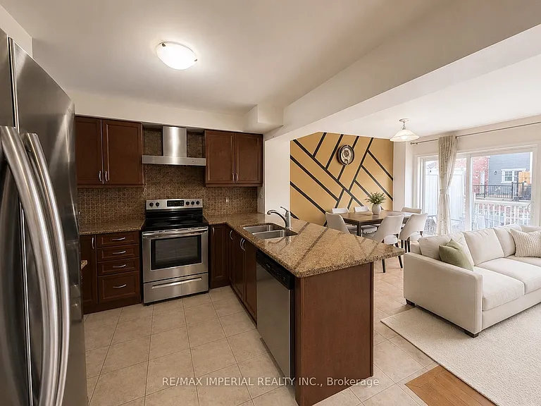 233 Remembrance Rd — Photo 10