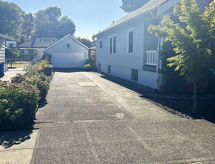 2242 SE 44th Ave — Photo 3