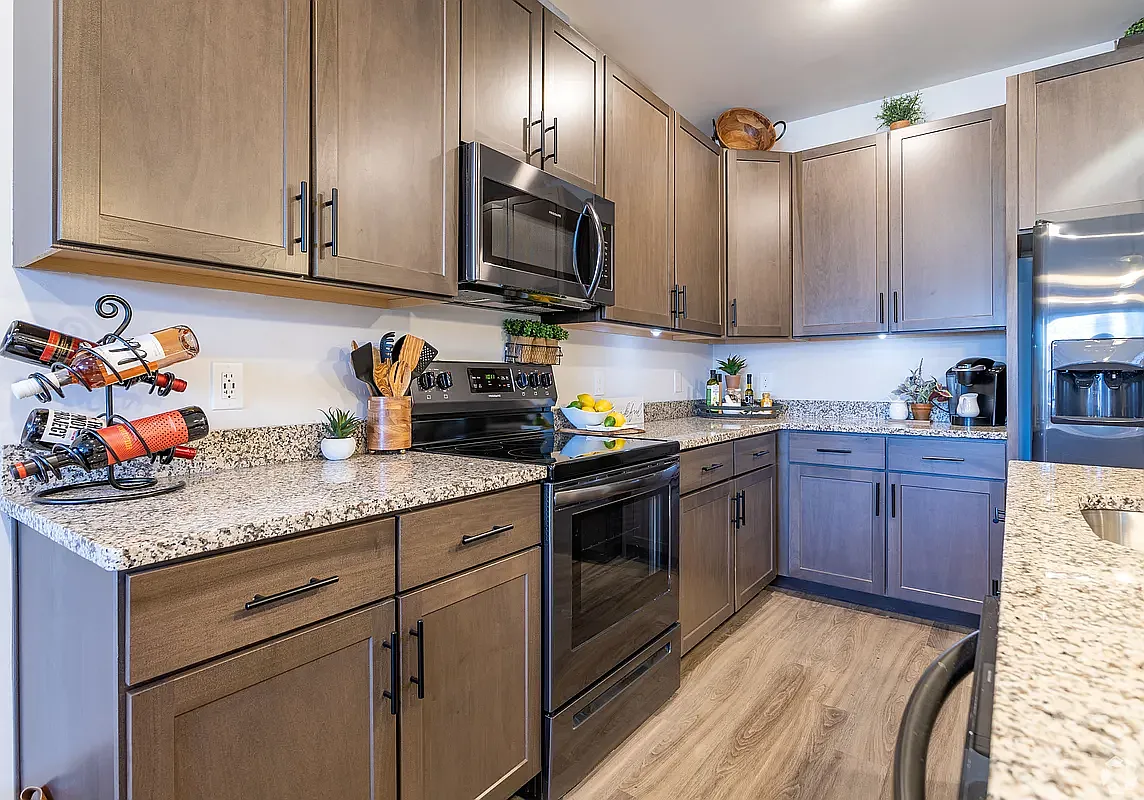 HH Bath View Apartments — Photo 2