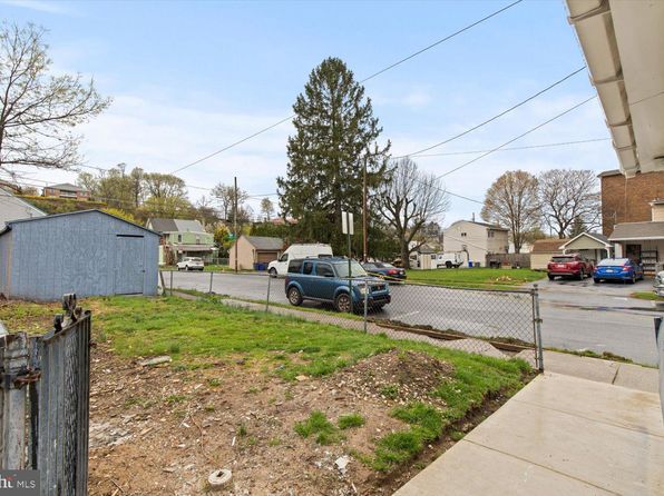 2 S Front St, Wormleysburg, PA 17043