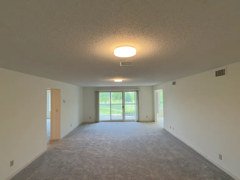 Chelsea Condos — Photo 30