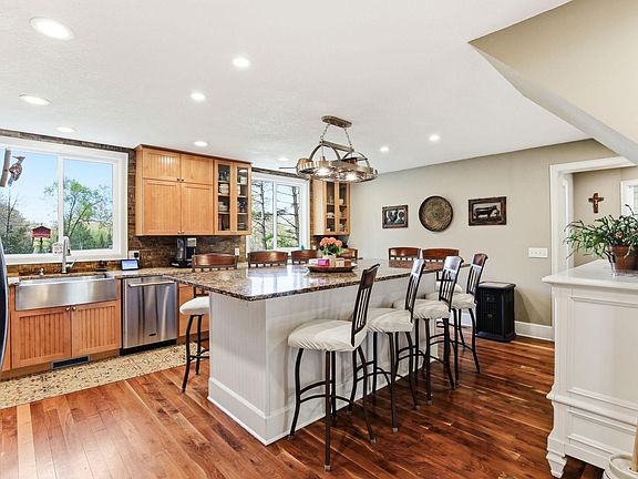 4th image of 20925 Polk Ave