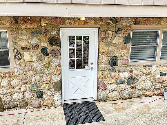 Side entry into hallway