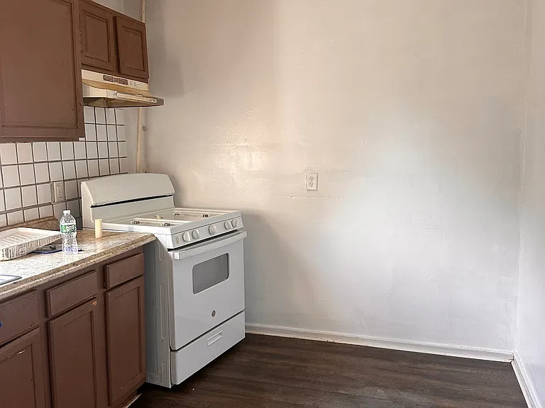 28 Truman St #3 — Photo 7